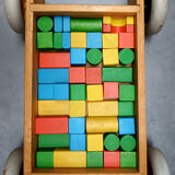 Walking trolley with multicolored wooden cubes