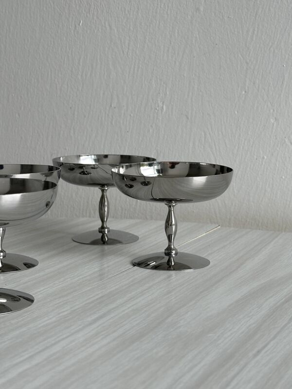 6 coupelles sur pied en inox mat