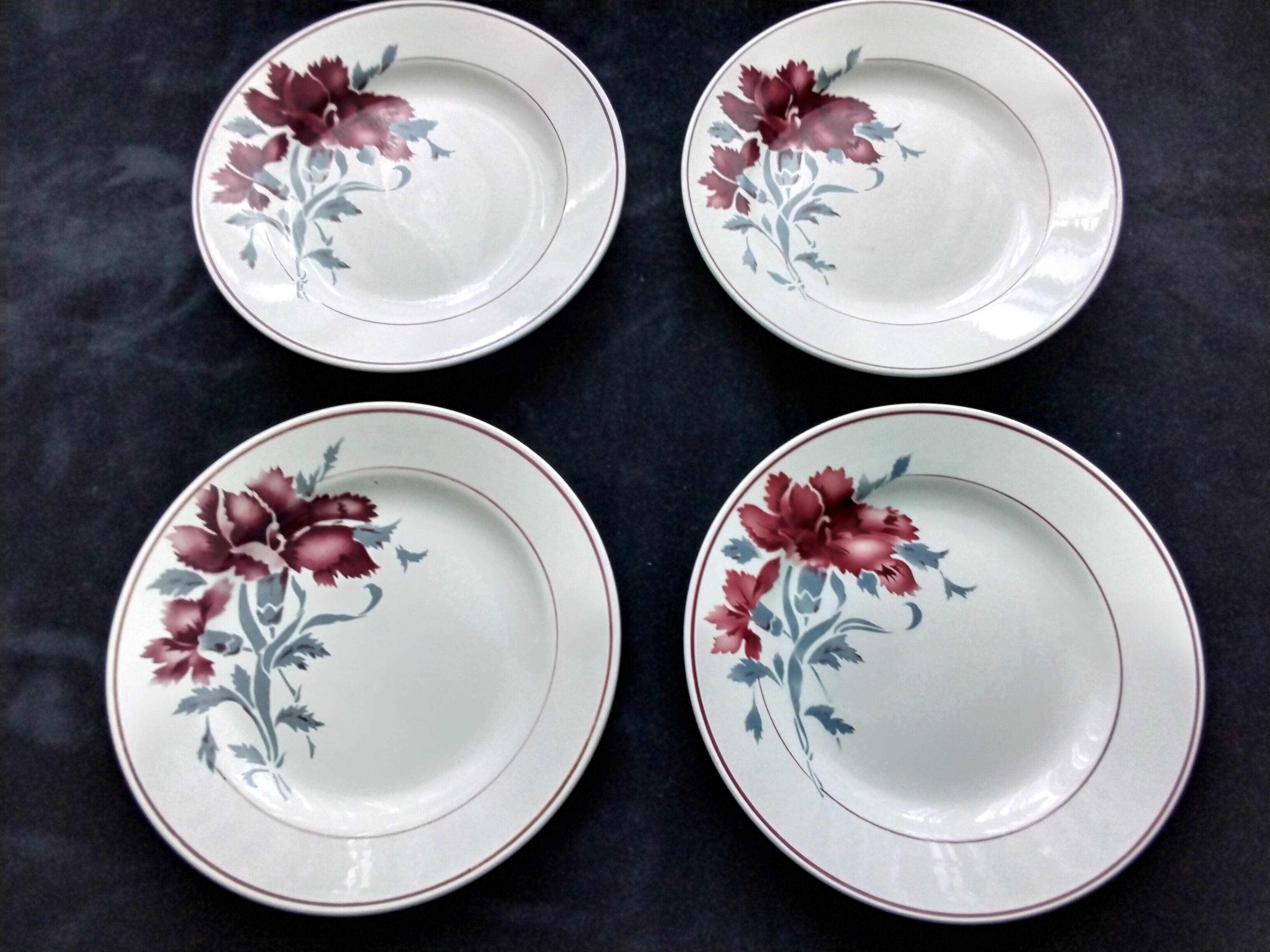4 St Amand dinner plates with red carnation decoration