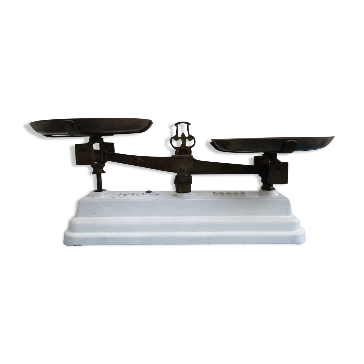 White enamelled cast-iron roberval balance