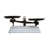 White enamelled cast-iron roberval balance