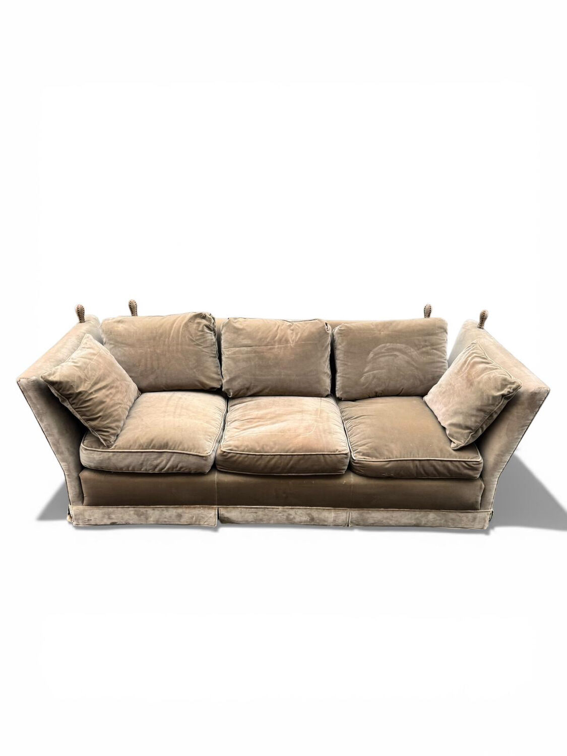 Beautiful Knole model canapé in velvet.