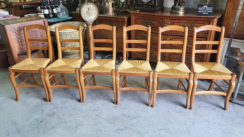 SET OF 6 DINING ROOM OR KITCHEN CHAIRS IN RESTAURANT STYLE IN WALNUT