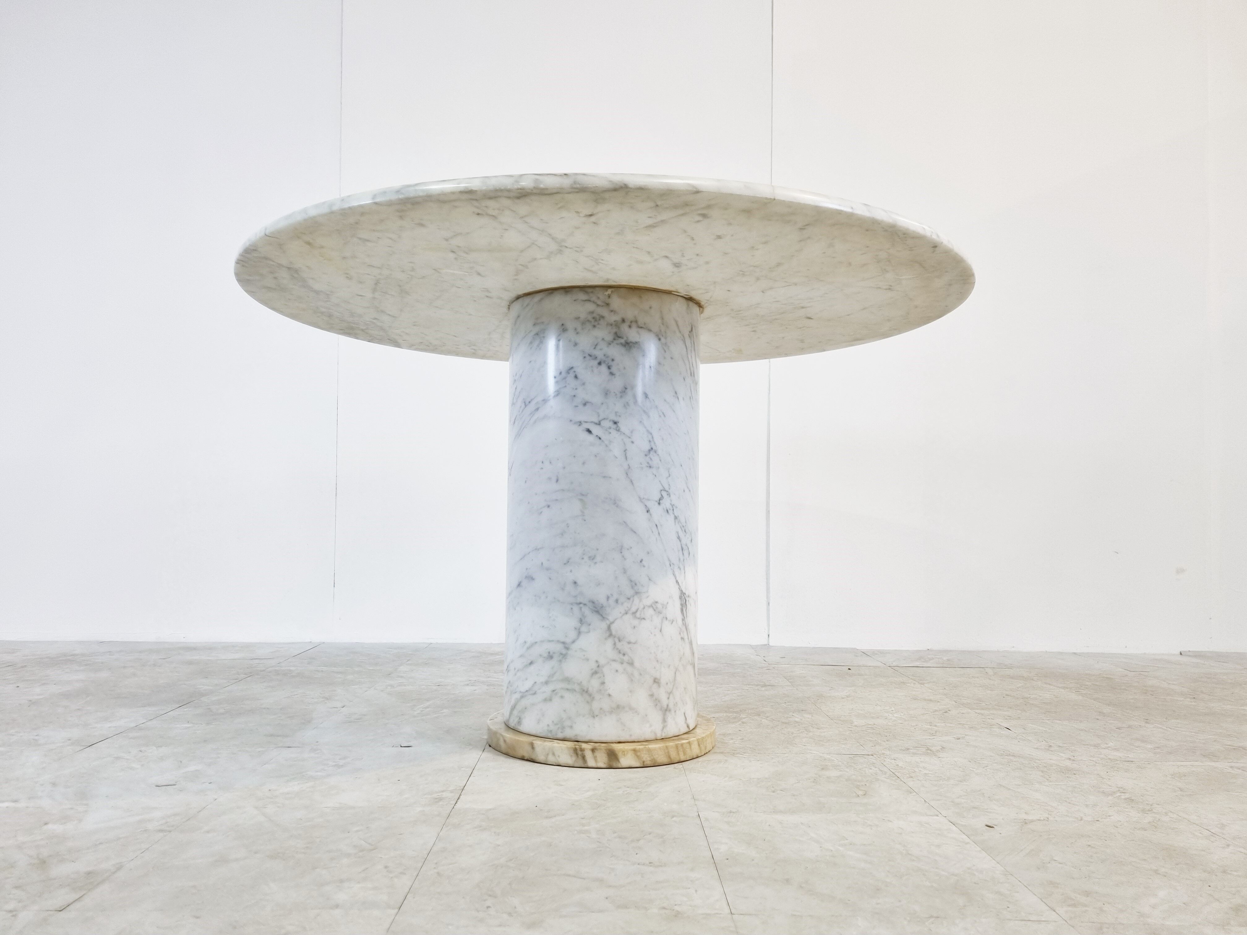 Vintage round White marble dining table 1970s