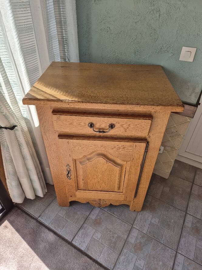 Le Petit Meuble d'appoint / Confiturier