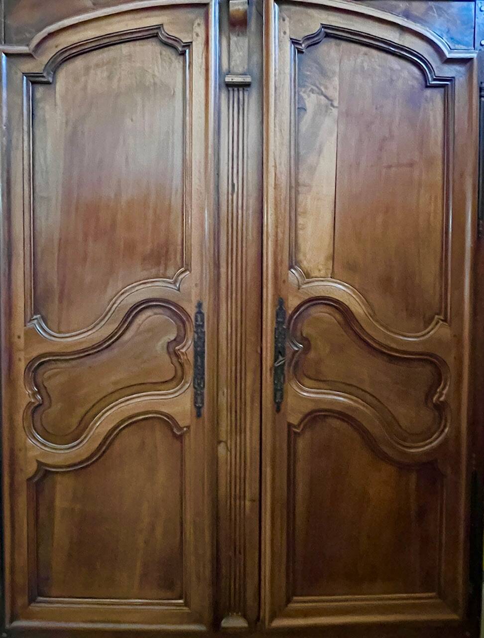 Dauphinoise Louis XV walnut armoire, storage cabinet H: 2.20m