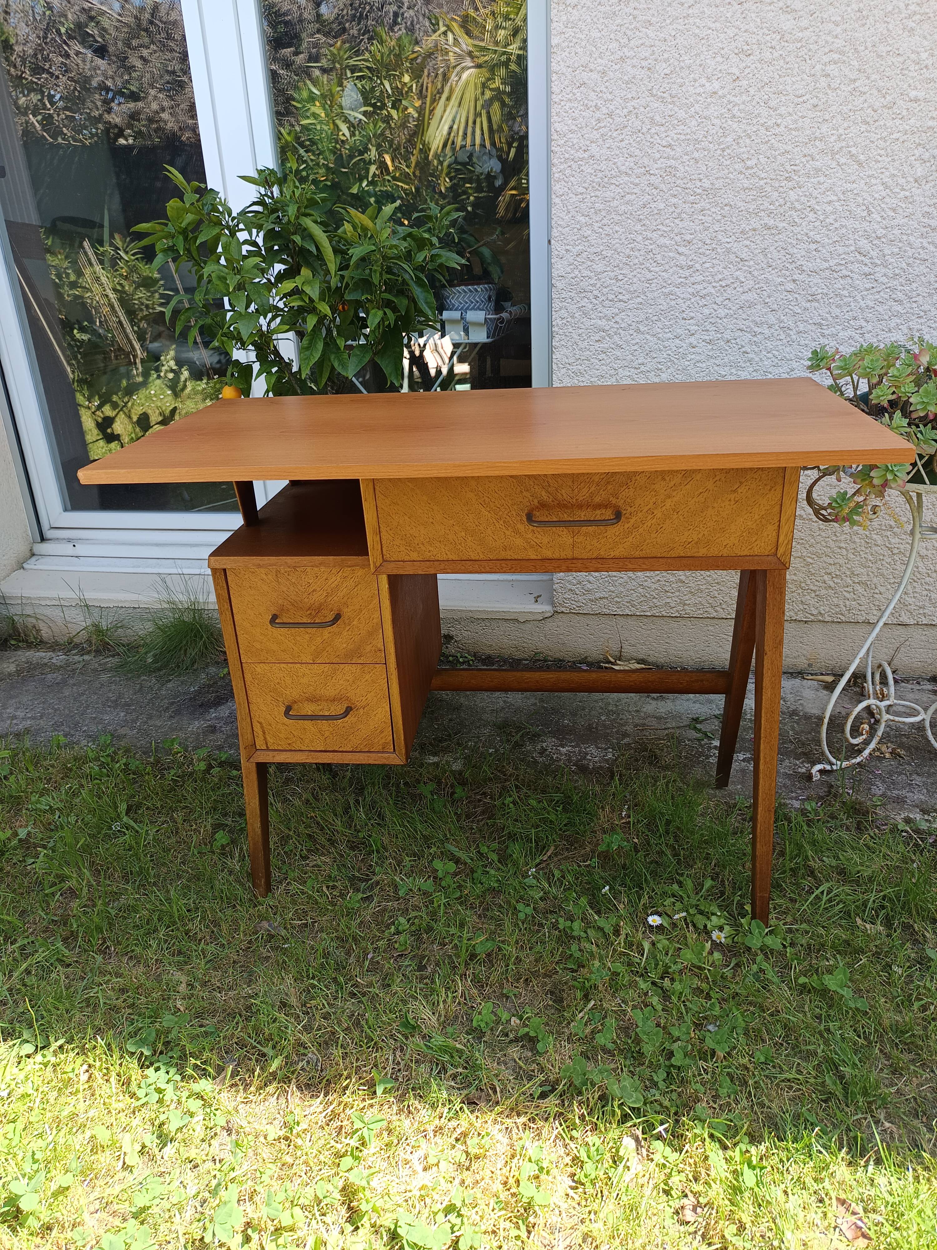 Bureau vintage années 50 pieds compas – bois clair – 100 x 50 cm