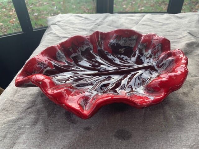 Leaf-shaped fruit cup, slip, enamelled ceramic stamped Vallauris, vintage 196