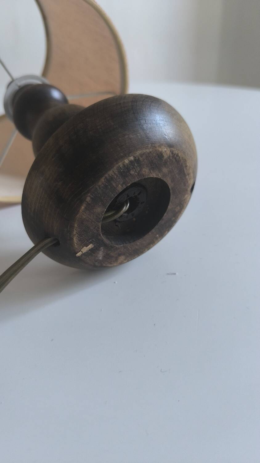 Table lamp in turned wood