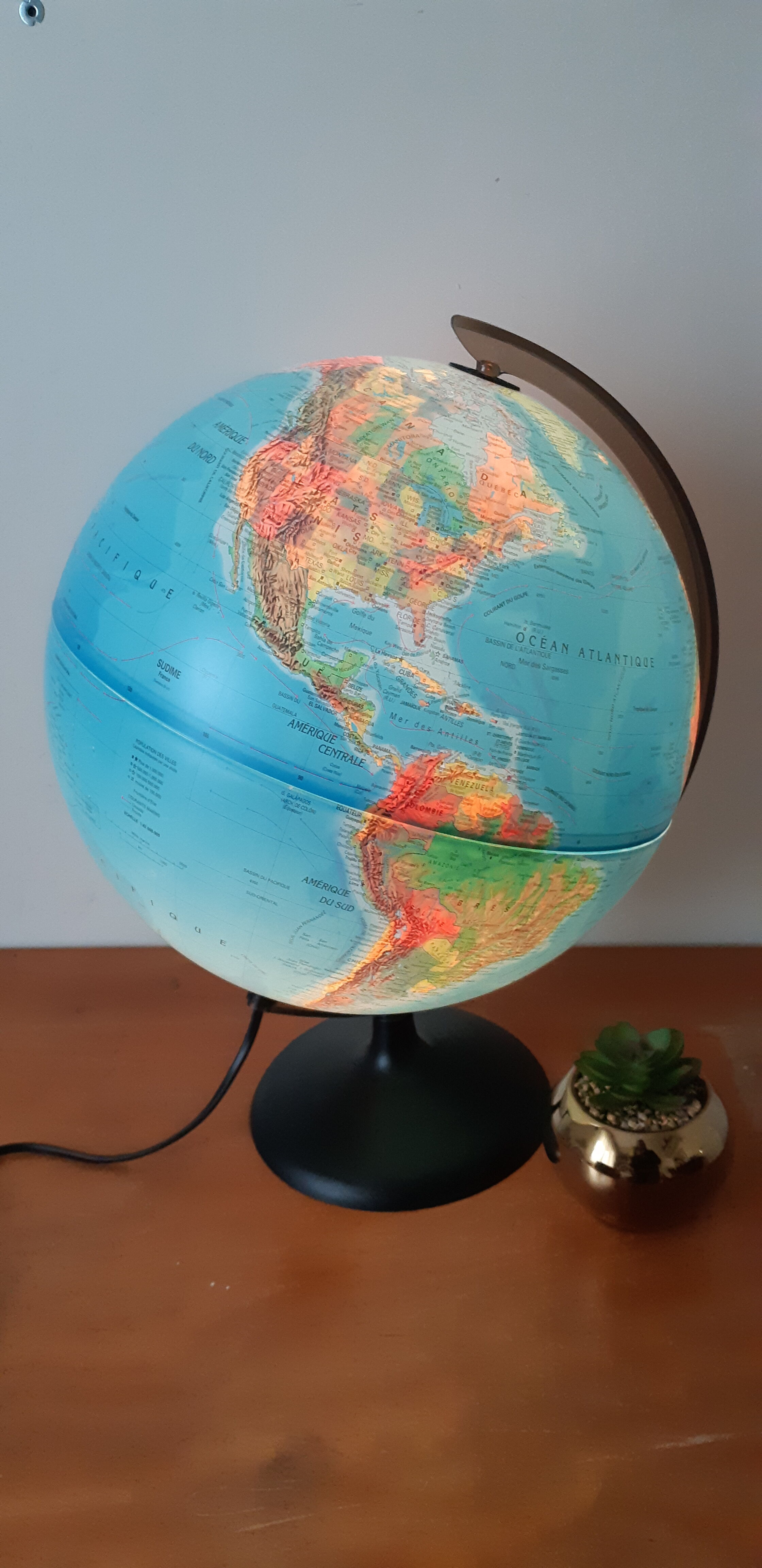 Sudime light earth globe