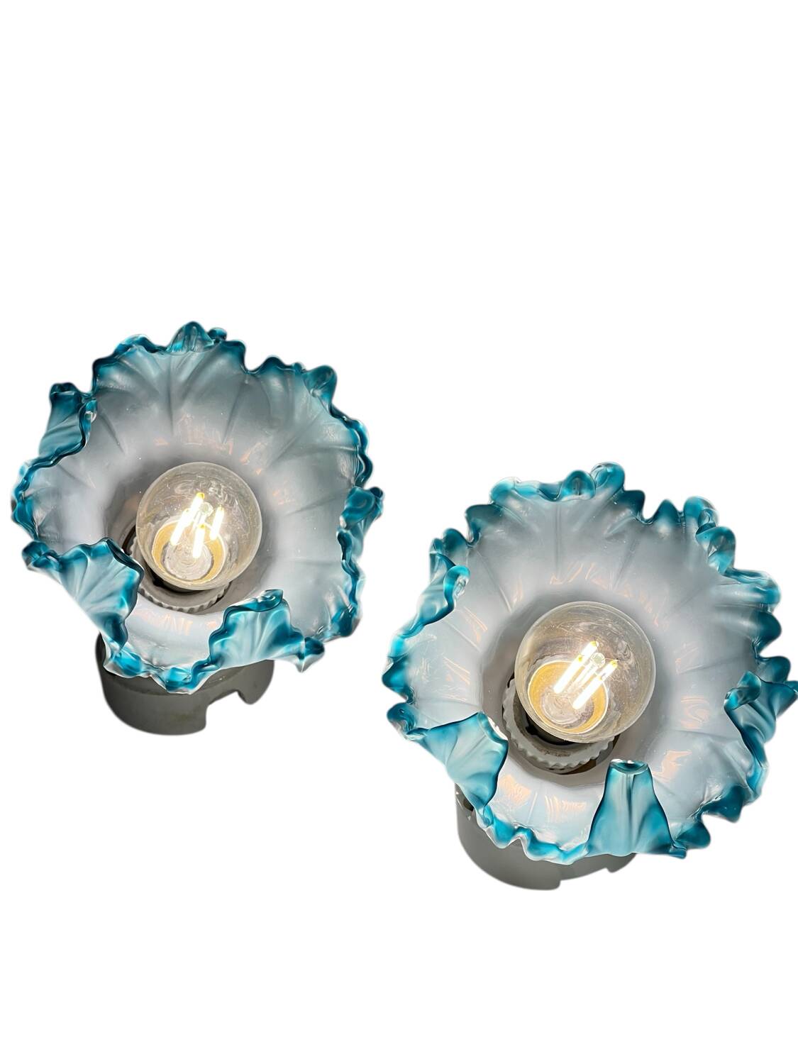Pair of wall lights with porcelain feet and blue glass tulips in Art Deco style.