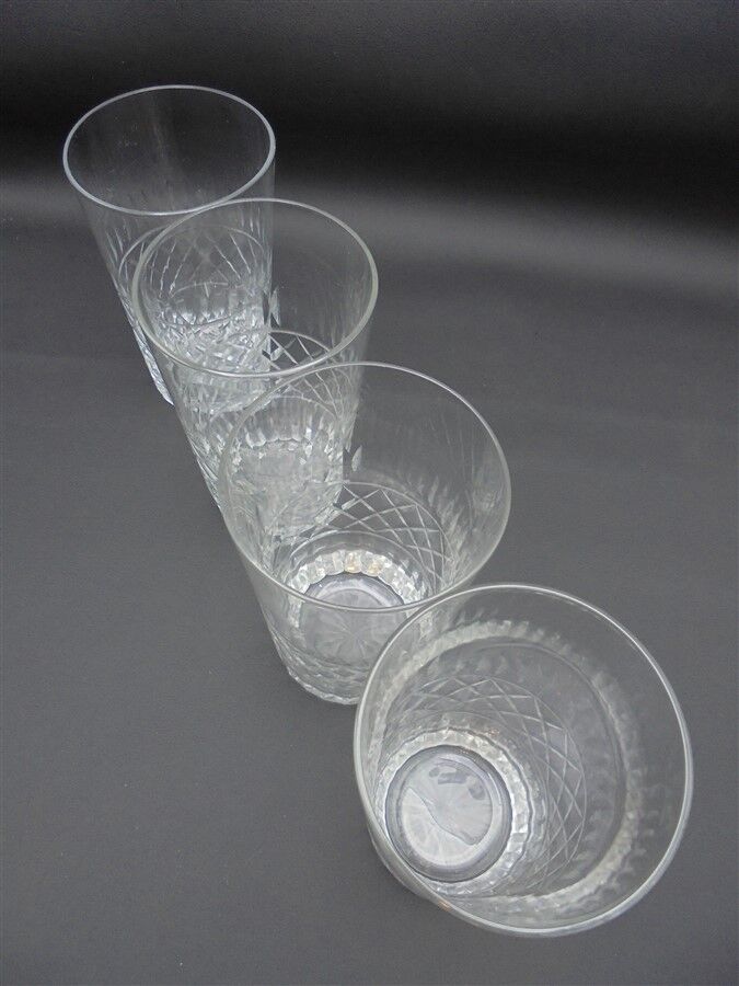 Set of 4 chiselled cups