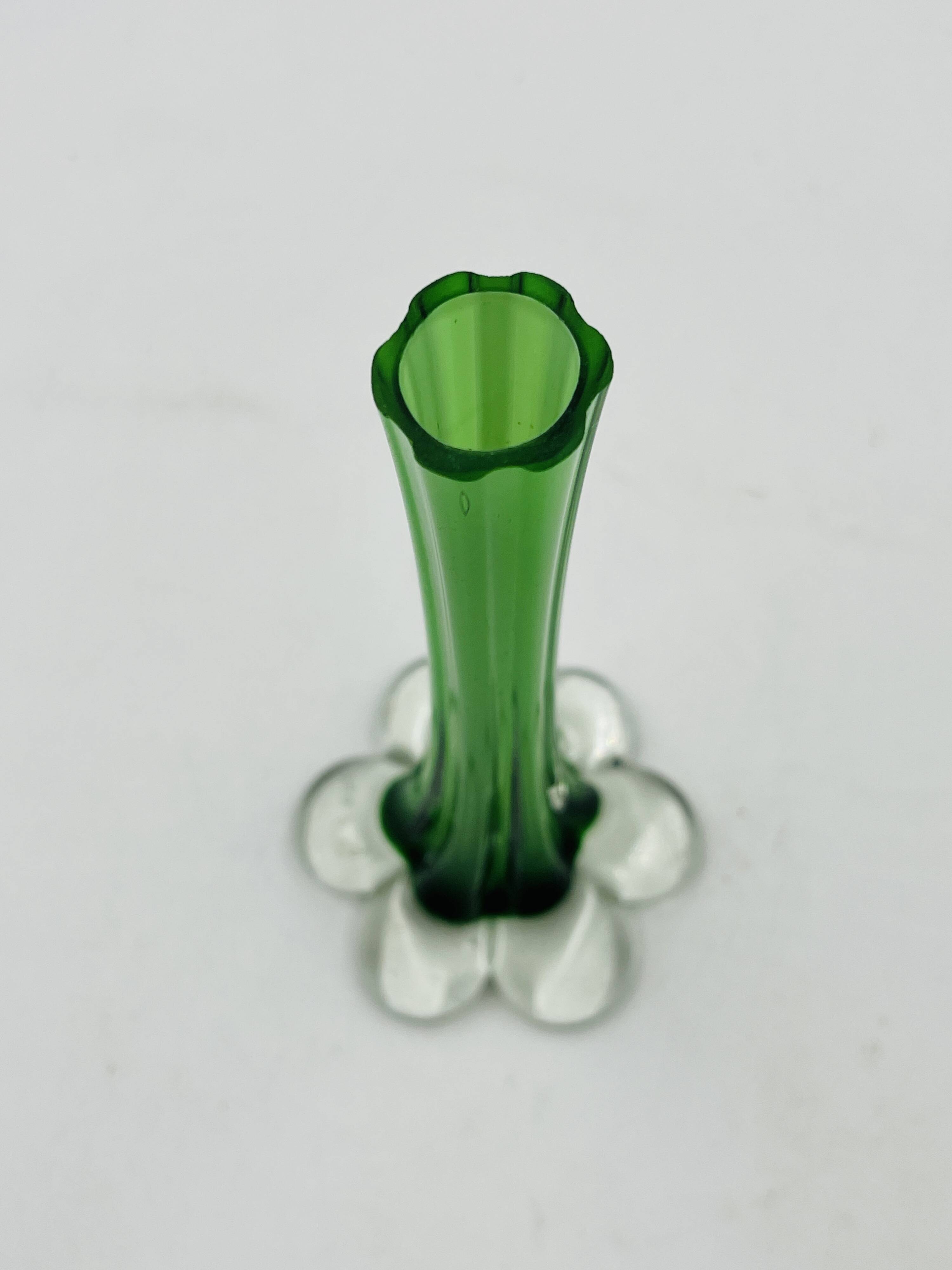 Vintage Murano green elephant base glass soliflore