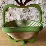 Apple-shaped fruit basket or trivet