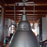 Industrial workshop lamp suspension