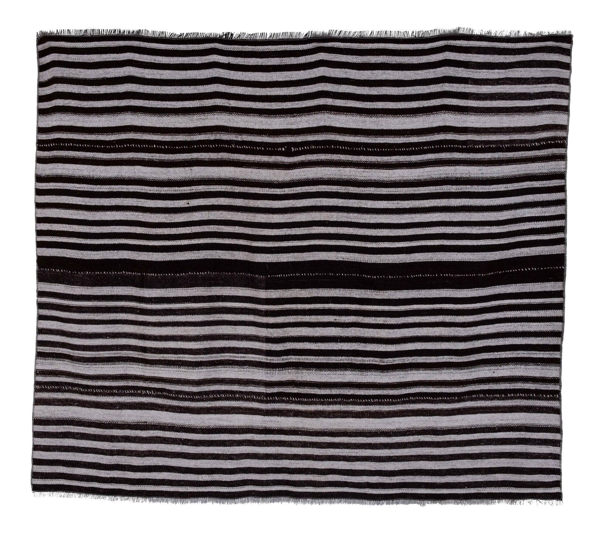 Vintage Turkish kilim, handwoven, 193x228 cm.