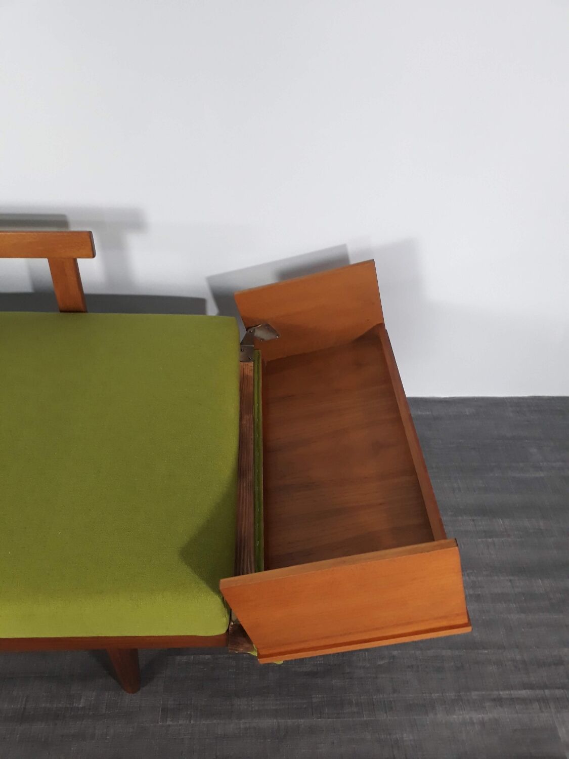 Canapé daybed teck et tissu vert olive, design Ingmar Relling édition Ekornes, 1960s