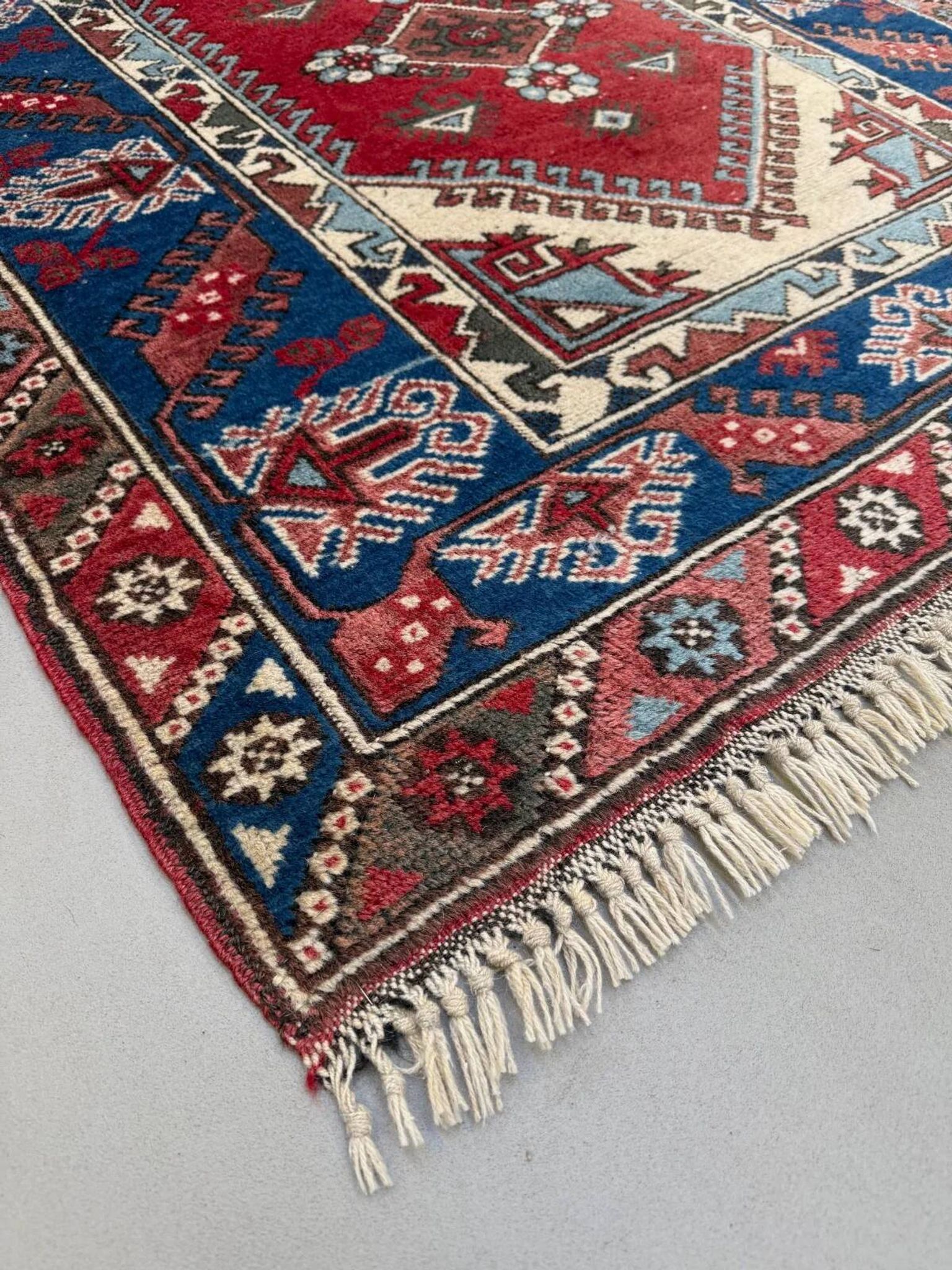 Turkish tribal rug natural dyes 200x120 cm vintage Turkish carpet 2521