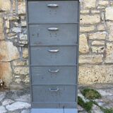 Metal workshop furniture with valves