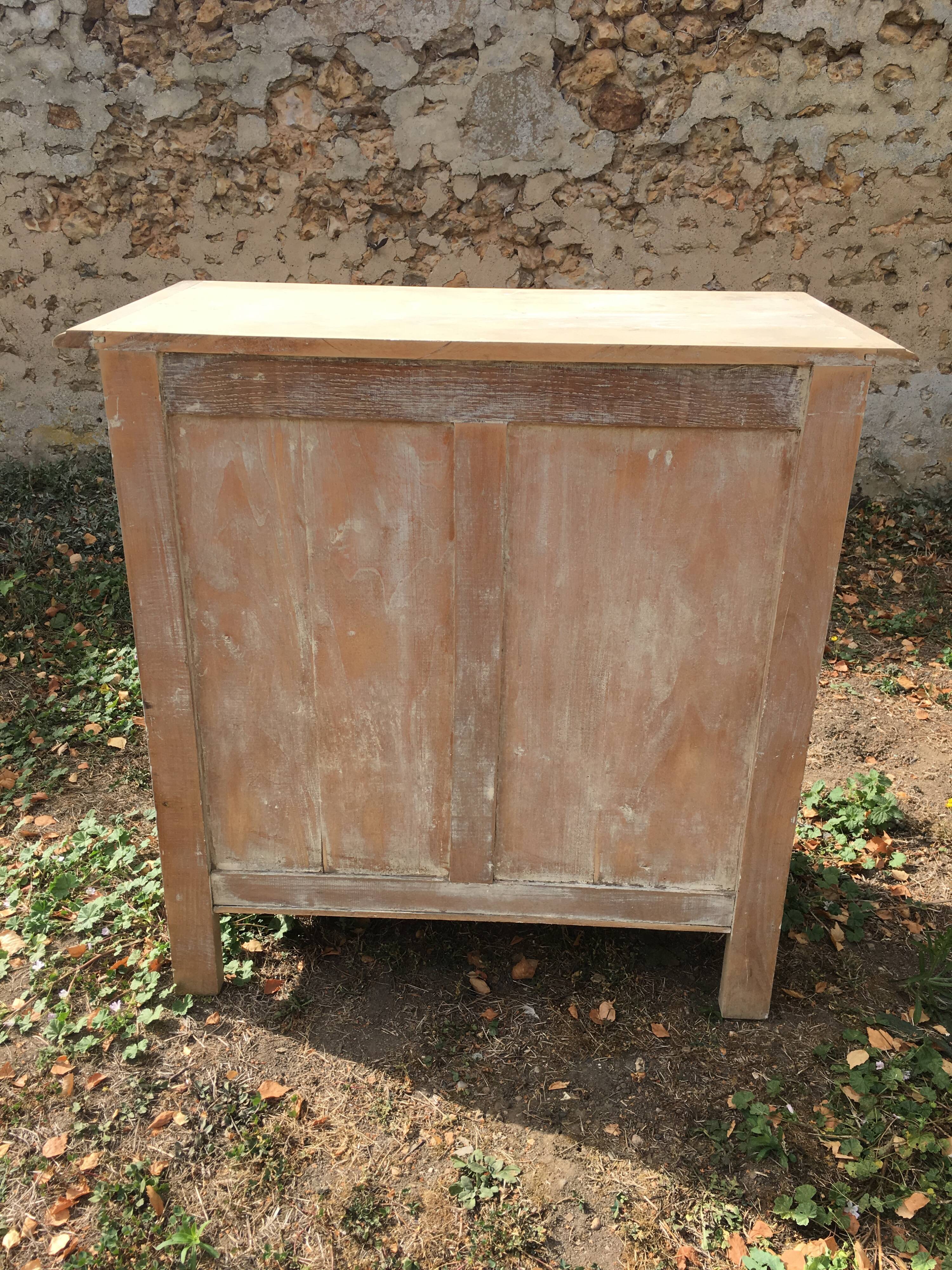 Light grey Parisian buffet raw wood