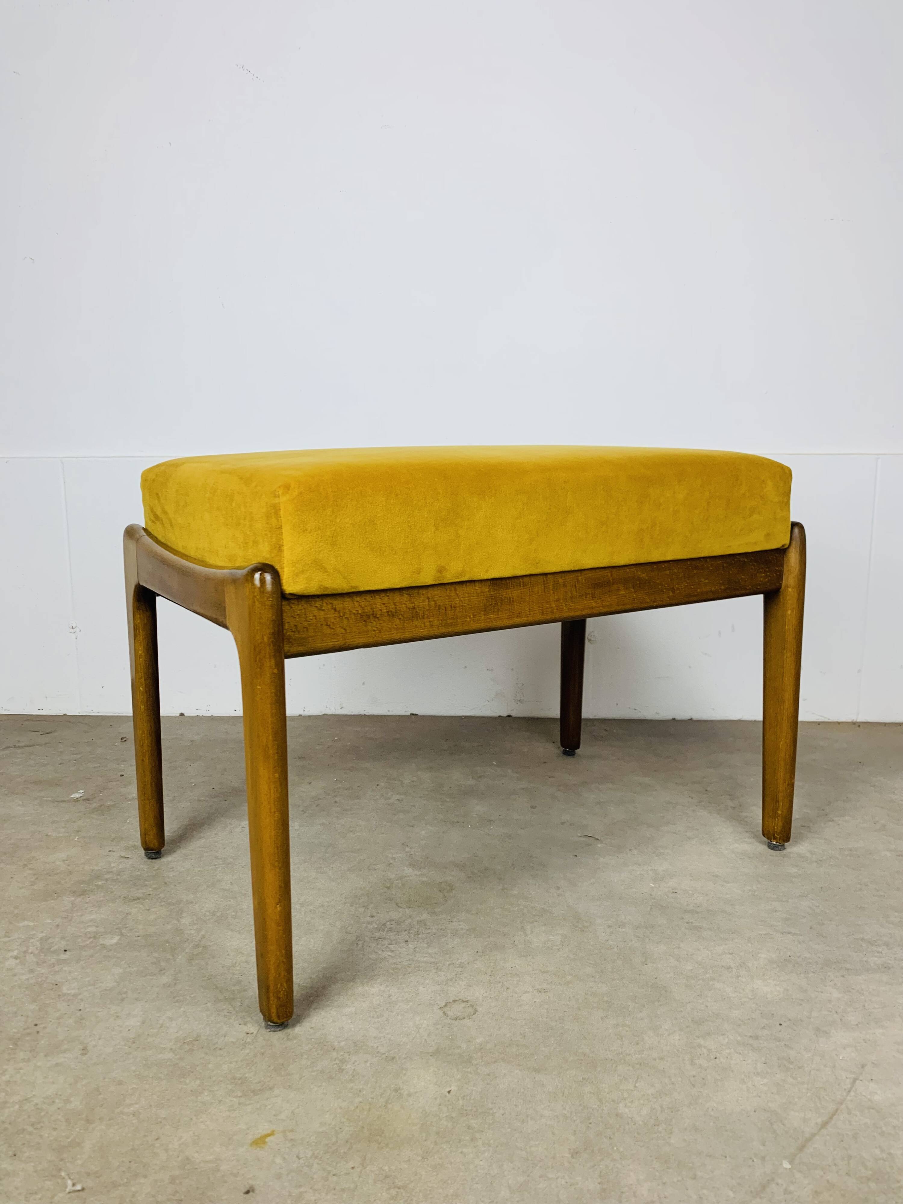 Tabouret scandinave en teck et velours jaune, années 60