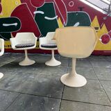 Set of 4 white swivel Tulip chairs, designer