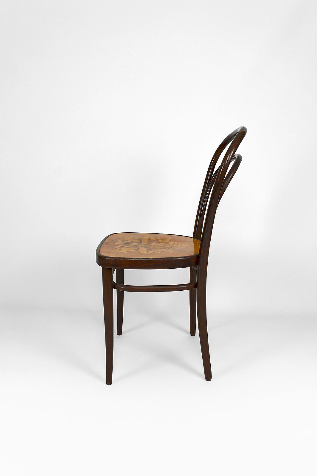 Set of 4 Thonet chairs in curved wood with decorated seats