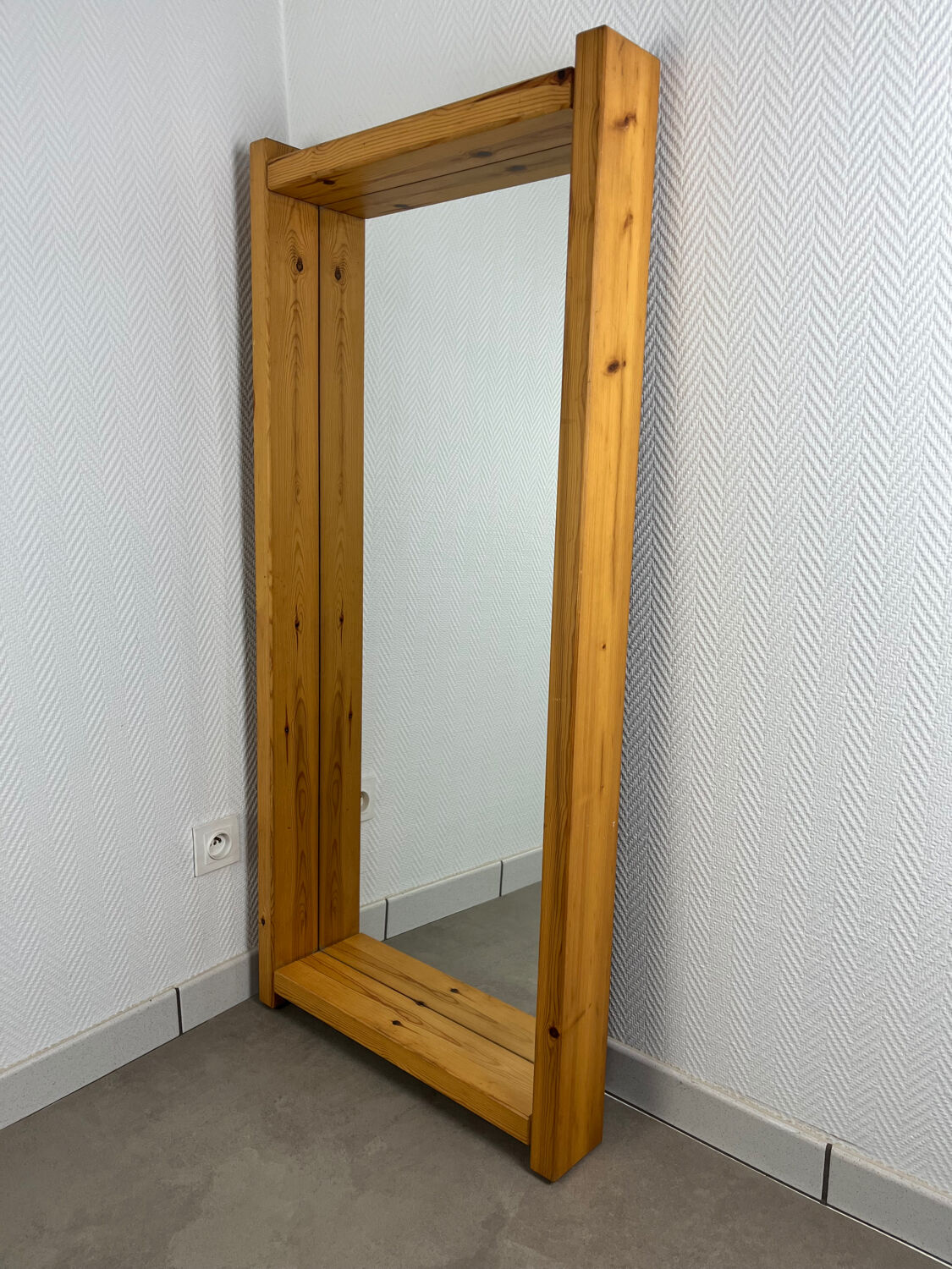 Brutalist XL mirror, solid pine, chalet style.