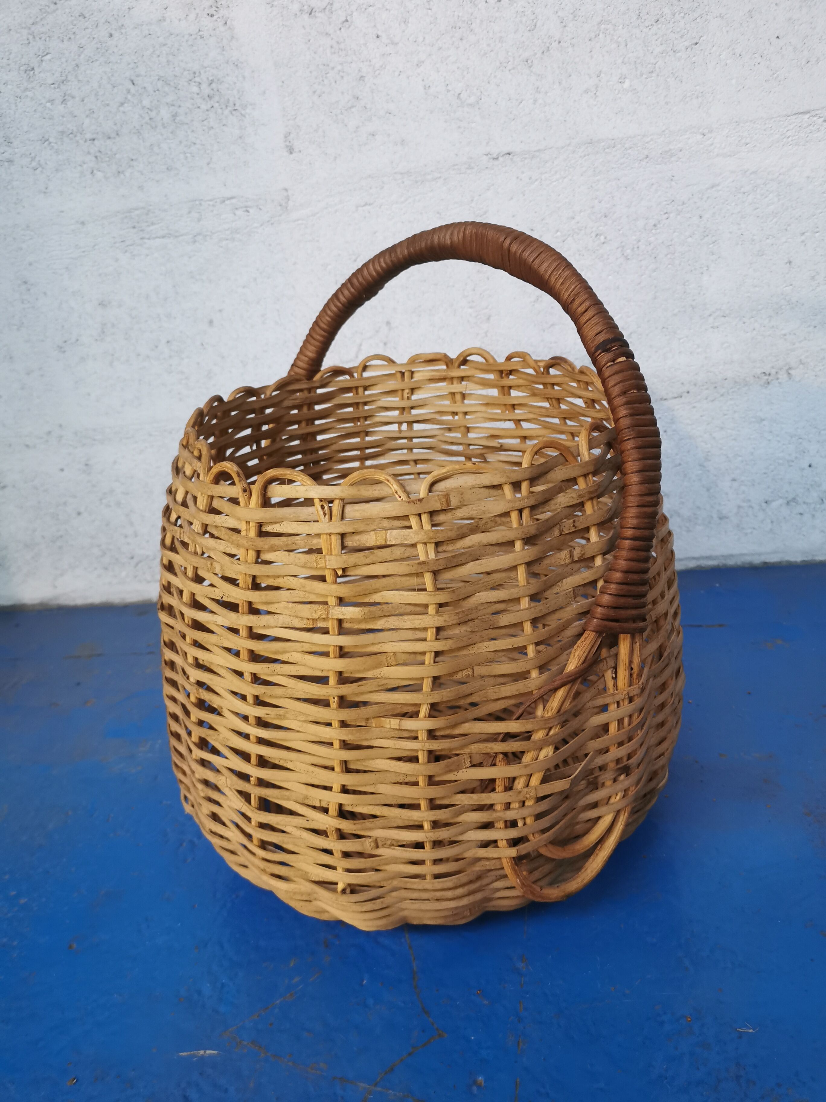 Rattan round basket