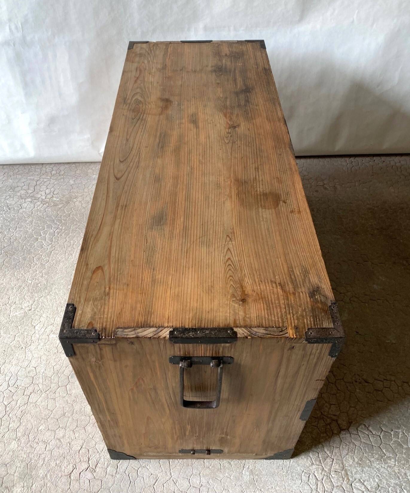 Japanese chest of drawers (tansu)