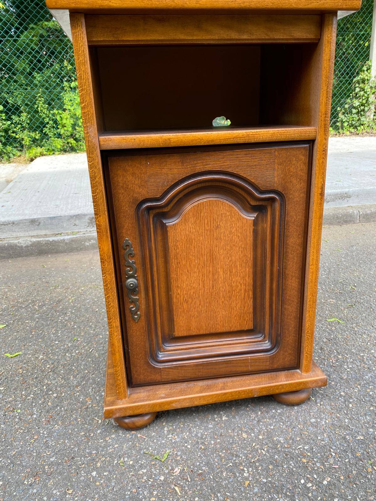 Commode confiturier en chêne Louis XIV du 20ème