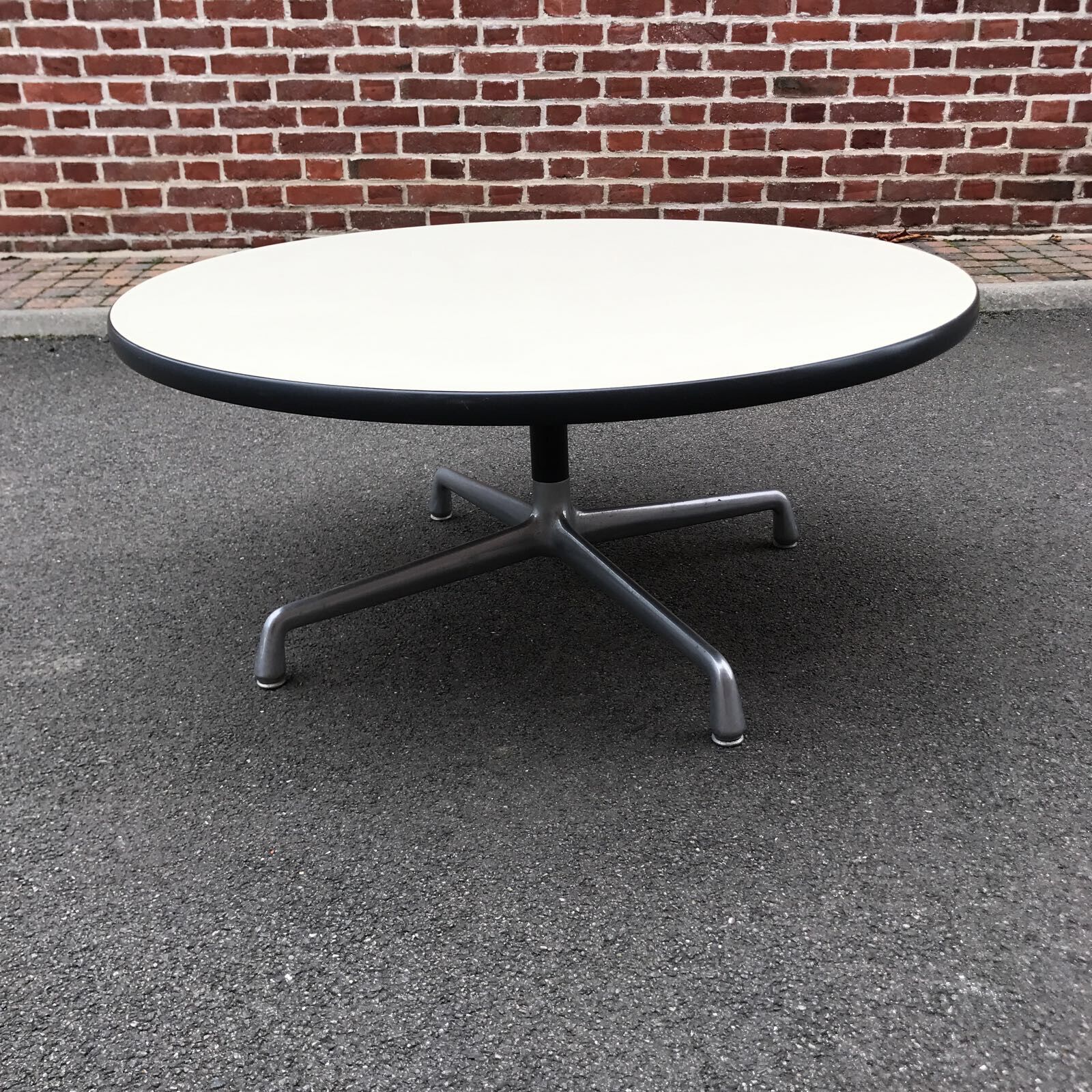 Table basse Eames édition Herman Miller
