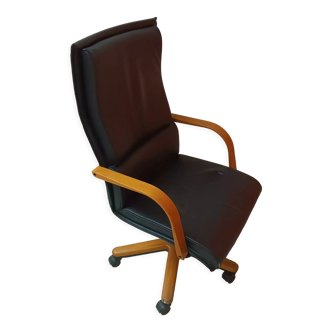 Swivel office chair with caster