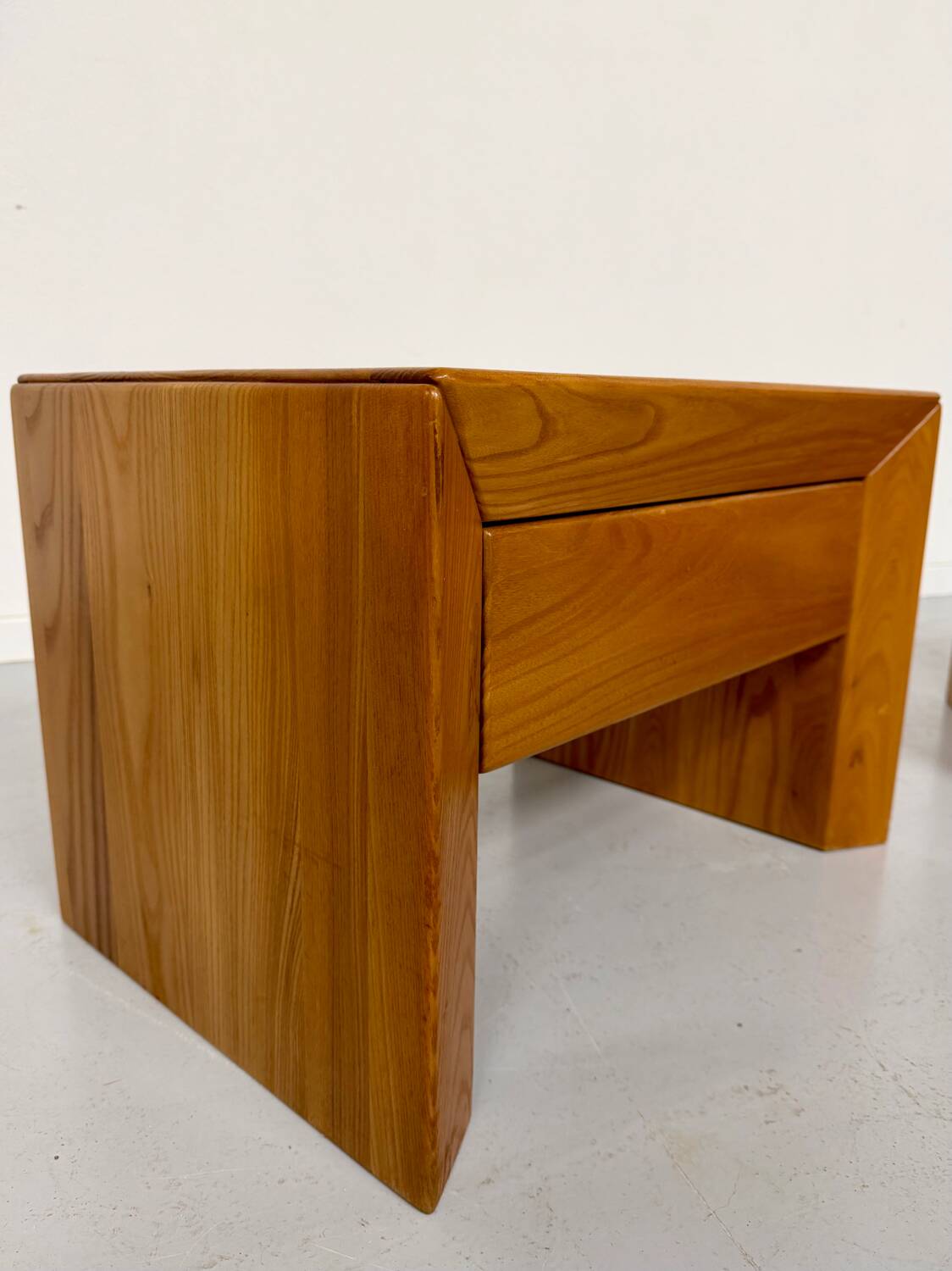 2 bedside tables in elm, designed by Maison Regain, France, 1970s.