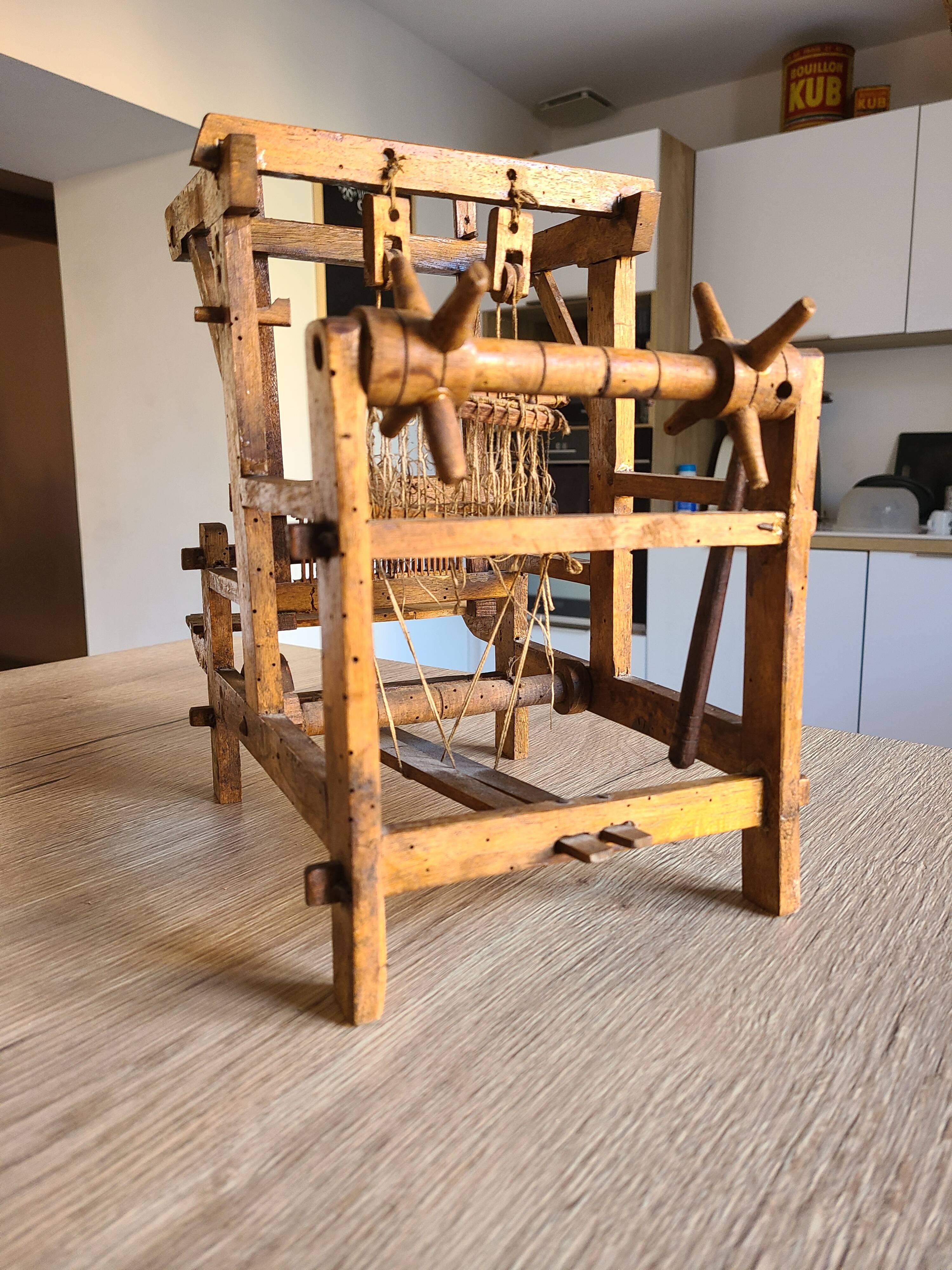 Métier à tisser de table, ancien, en bois. Selency