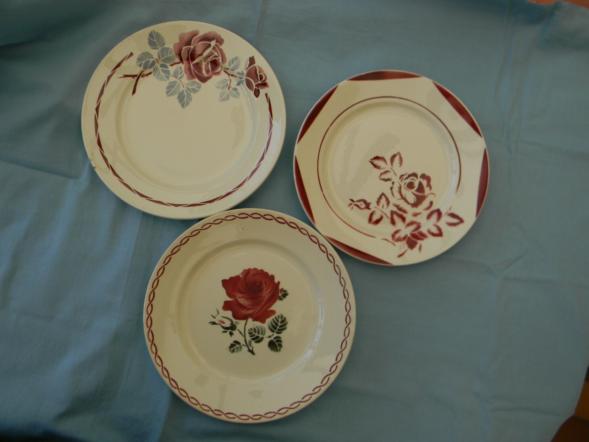 Lot of 3 vintage flat plates in faience