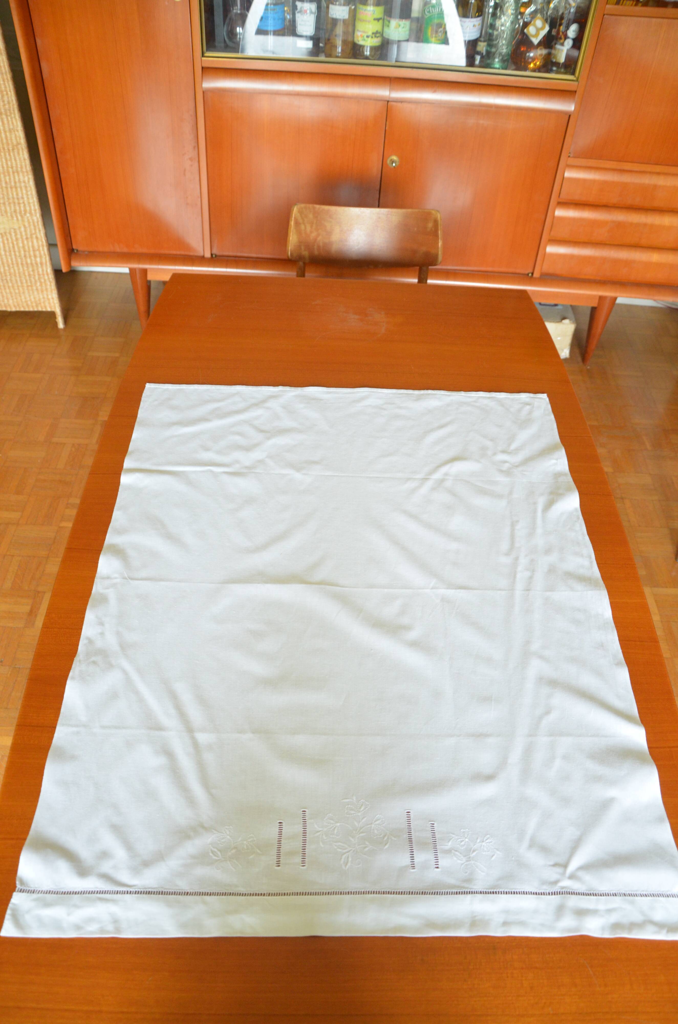 Embroidered children's bedding set