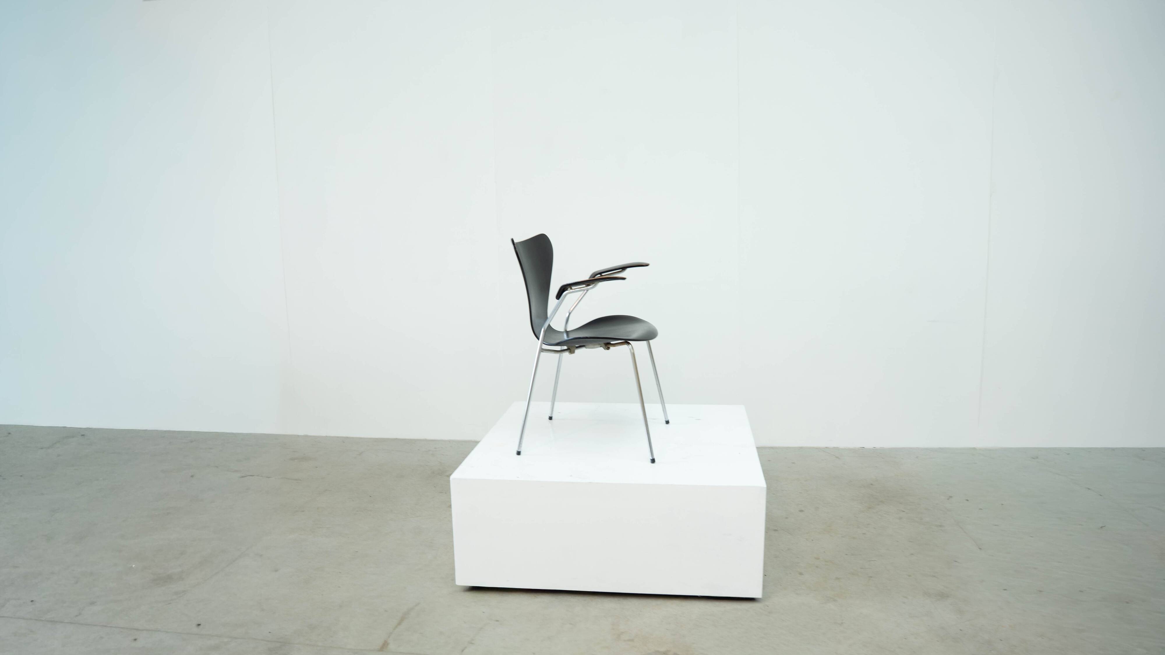 3207 desk chair by Arne Jacobsen for Fritz Hansen
