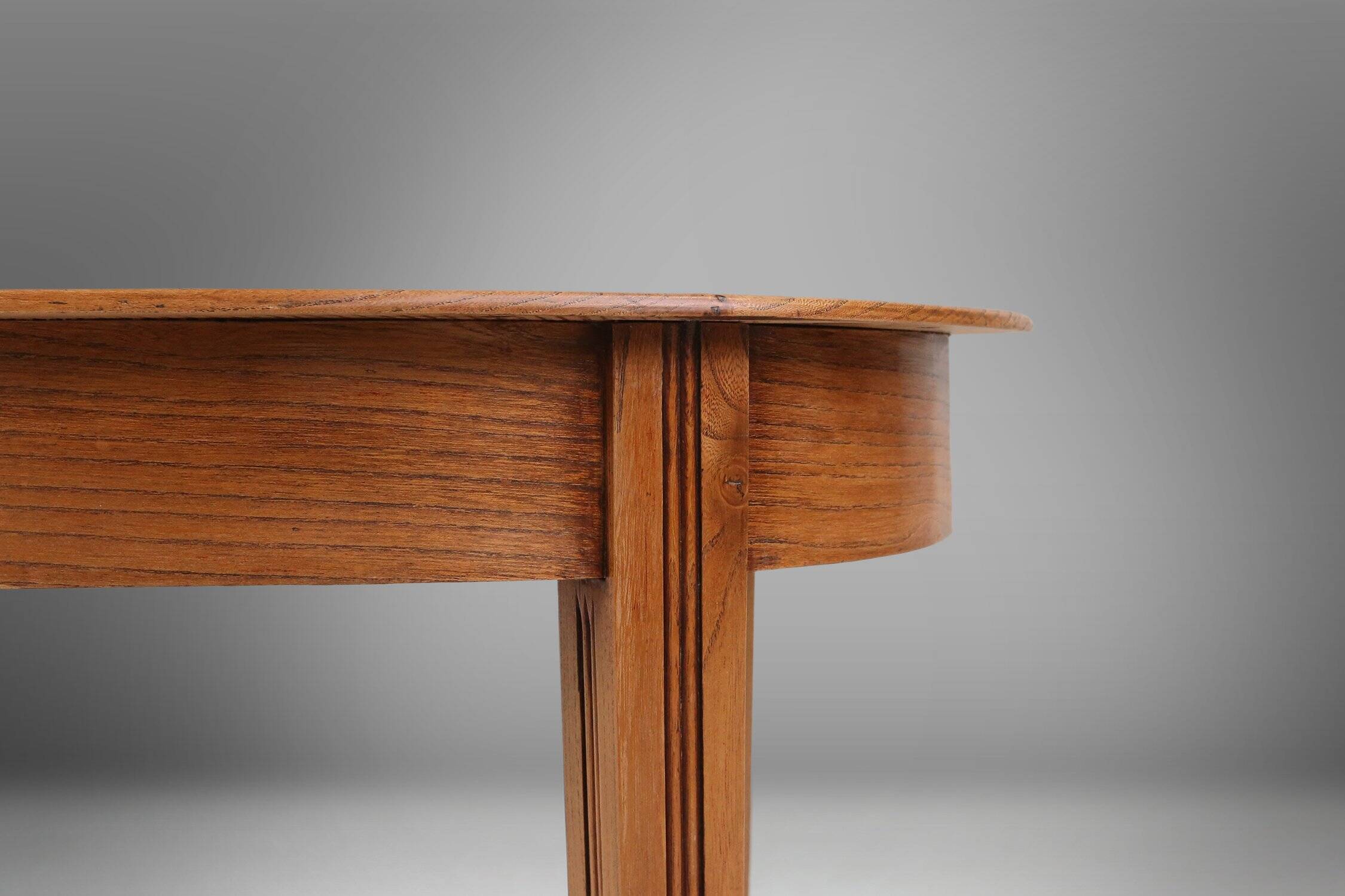 Timeless French Art Deco carved oval side table in oak, 1930s
