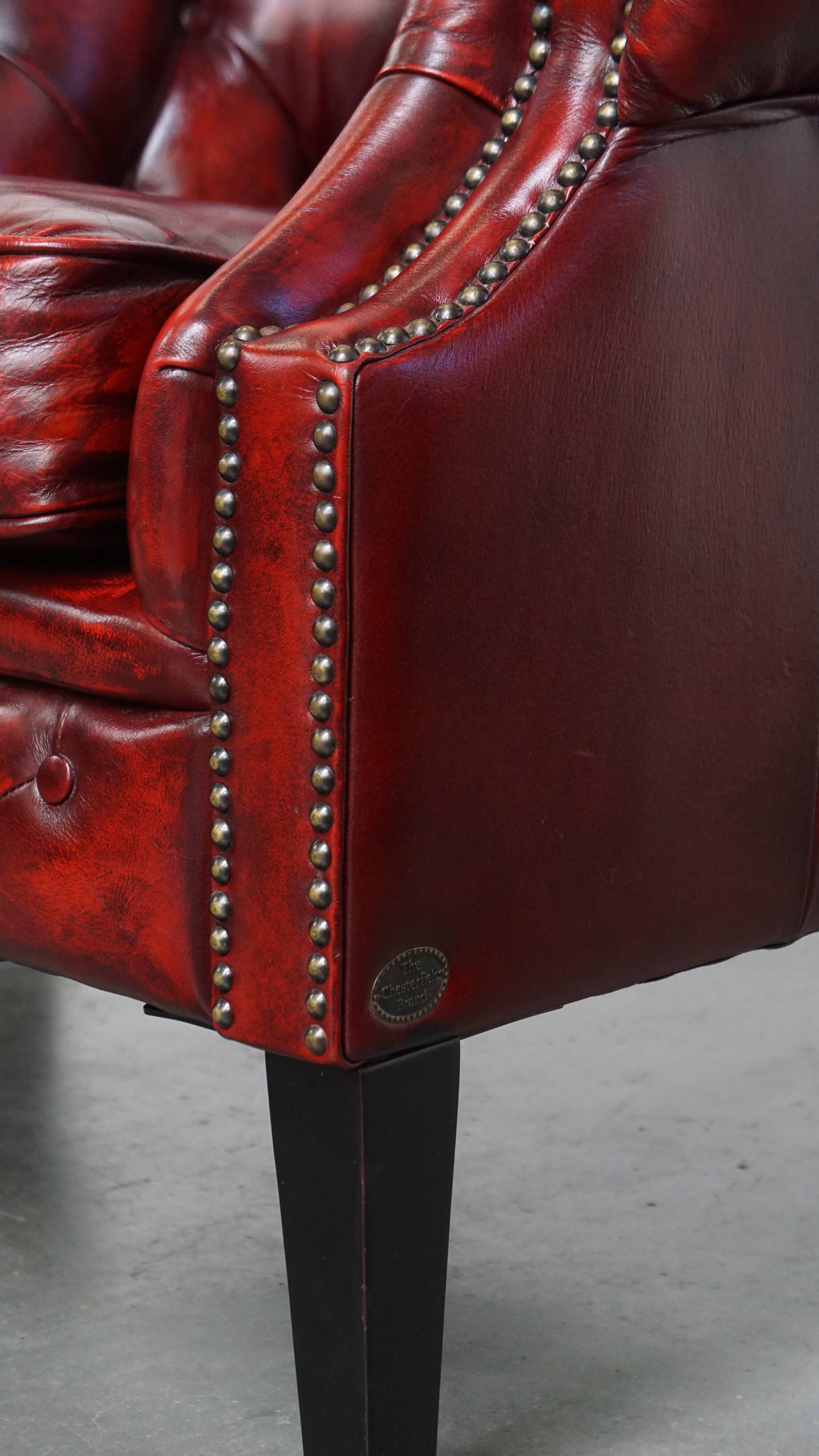 Ensemble de 6 fauteuils club Chesterfield en cuir de vache anglais