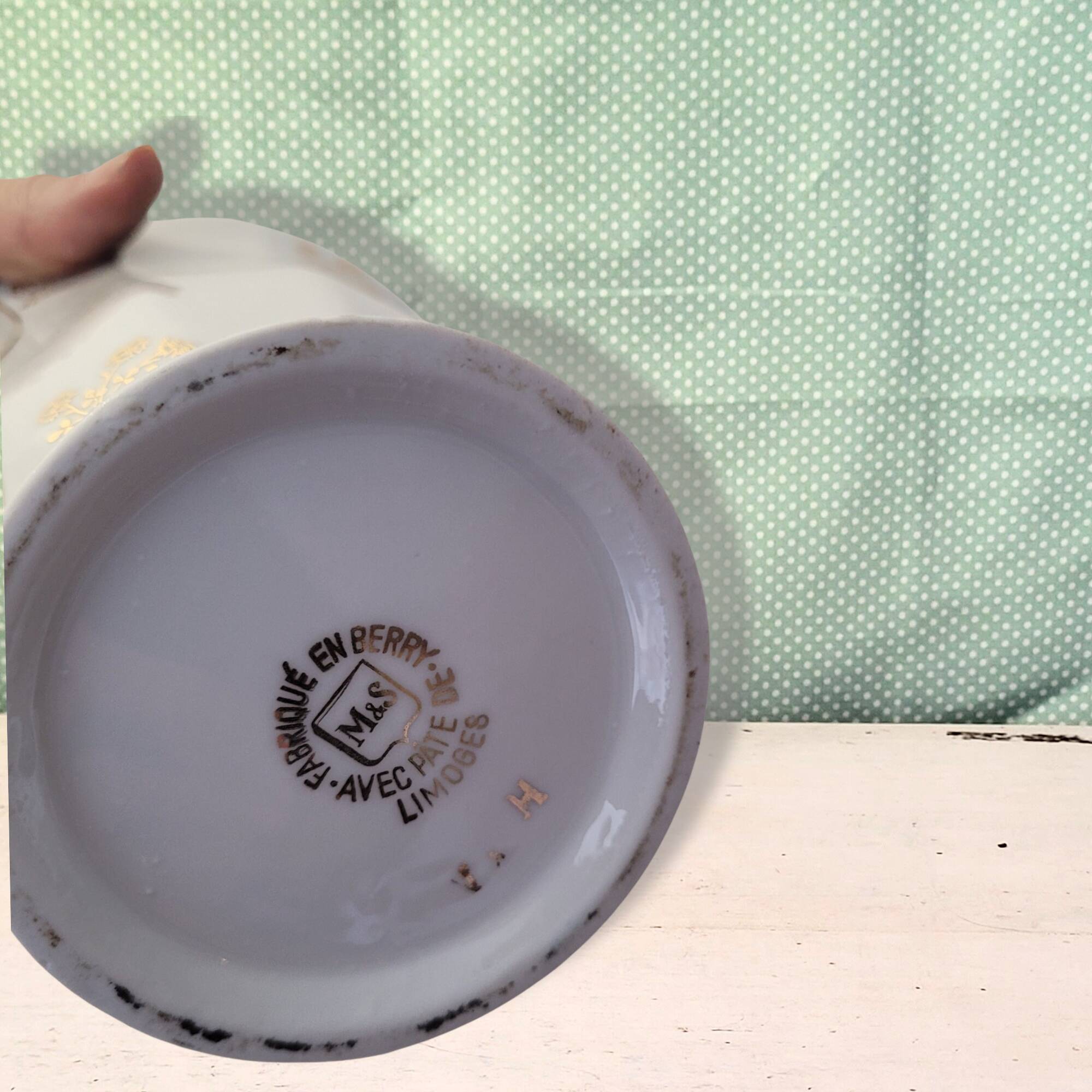Service à thé en porcelaine de Limoges blanche et dorée, années 50