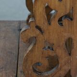Banc d'église ancien en pin avec compartiments de rangement du 18e siècle