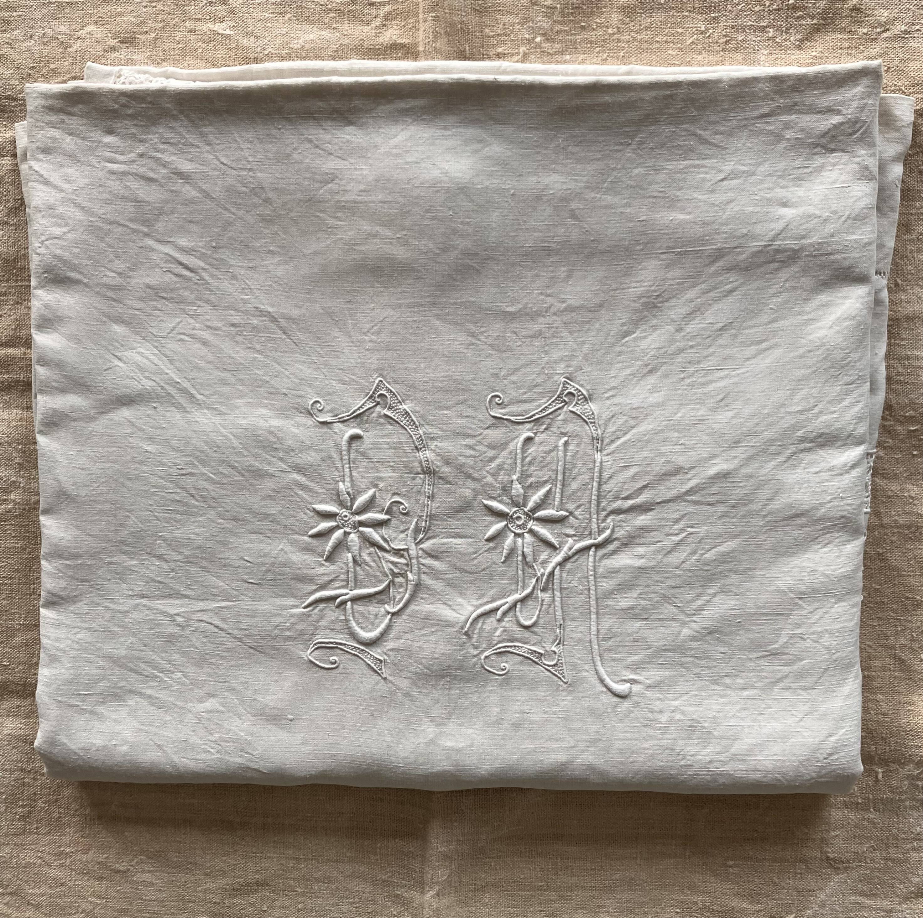 Sublime drap en lin dentelles broderies et monogramme