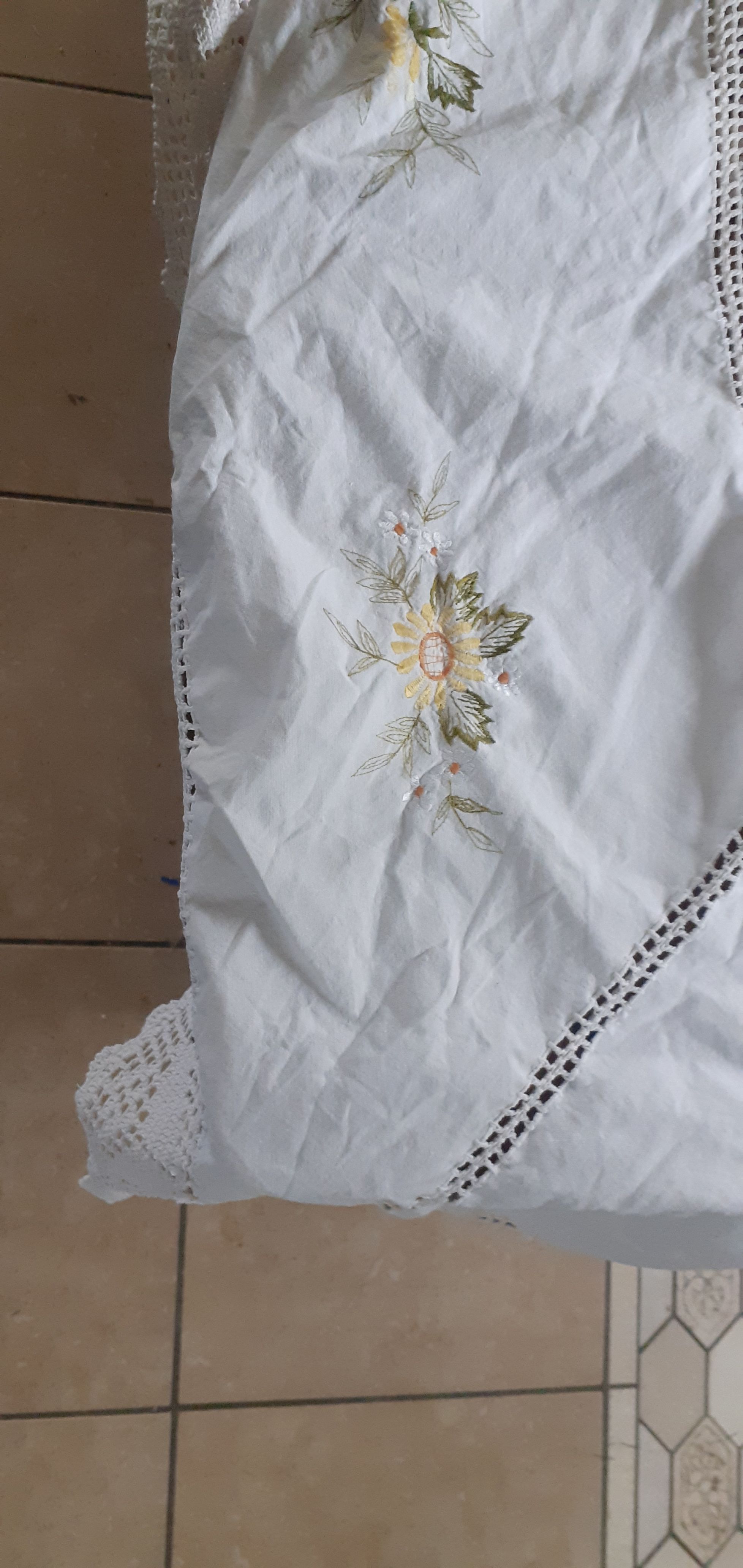 Rectangular tablecloth white cotton, with embroidery yellow flowers 142 x 225 cm