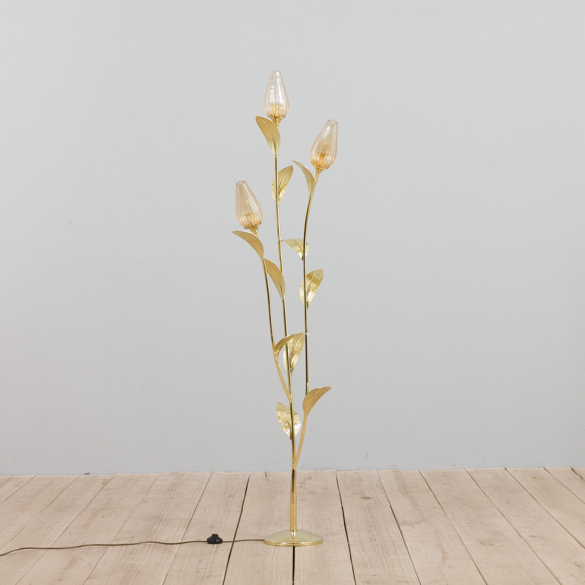Italian floral brass floor lamp, 1970-80s