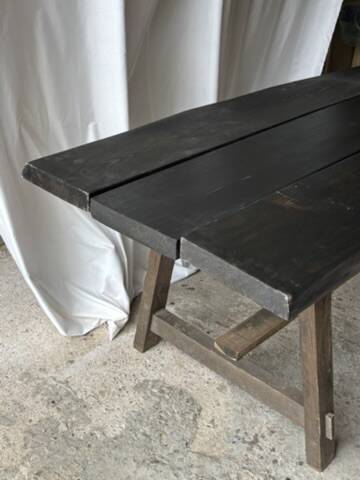 Table et bancs en bois brutalistes