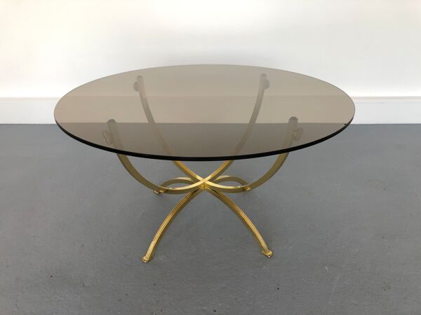 Table basse en laiton et verre fumé années 1970