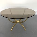Table basse en laiton et verre fumé années 1970