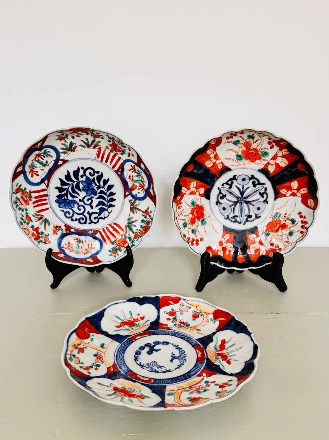 3 Imari porcelain plates from Japan, 19th century
