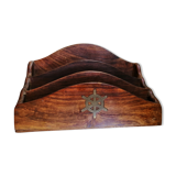 Trieur carries old mail in rosewood from India